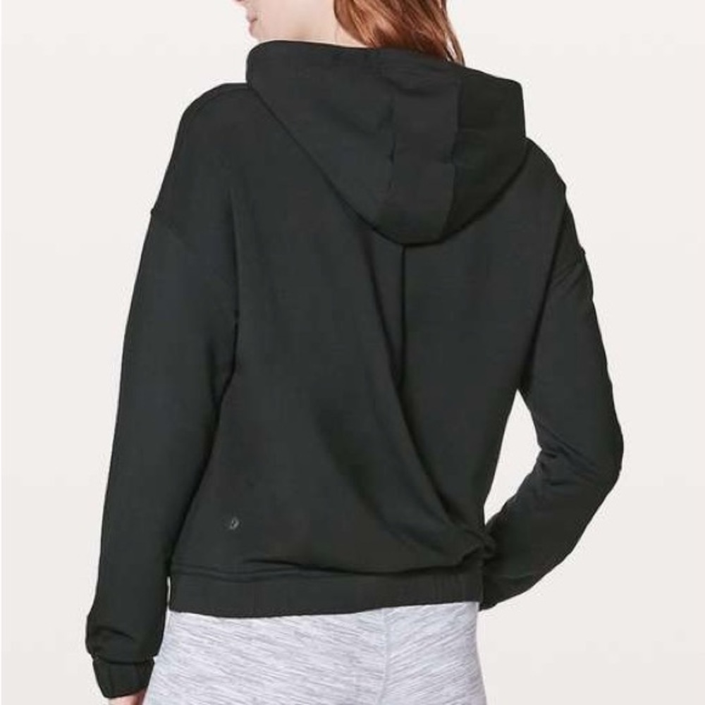 Women’s Lululemon Twisted & Tucked Long Sleeve Pullover Hoodie Size 6